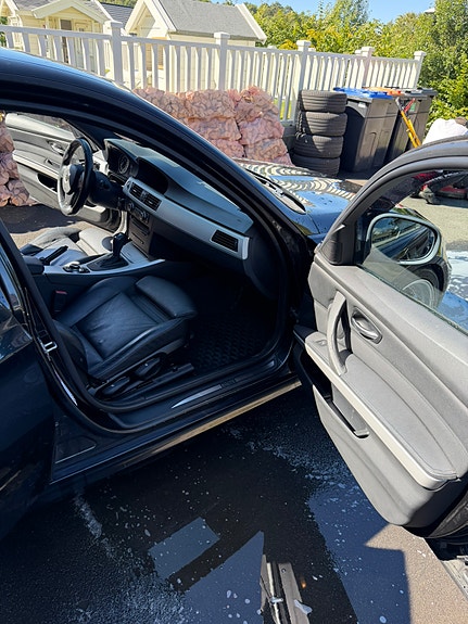BMW 330d 9 of 16