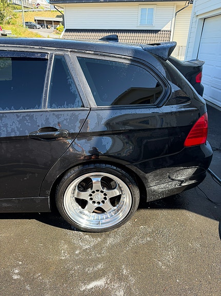 BMW 330d 4 of 16