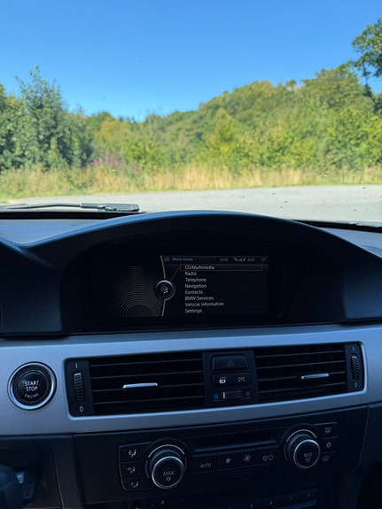 BMW 330d 14 of 16