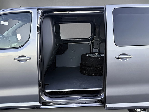 Peugeot e-Expert 11 of 30