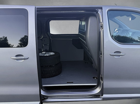 Peugeot e-Expert 13 of 30