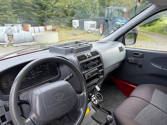 Toyota HiAce 6 of 12