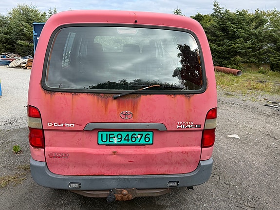 Toyota HiAce 4 of 12