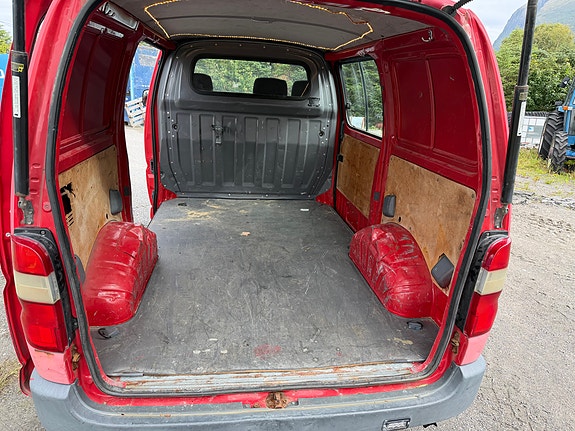 Toyota HiAce 8 of 12