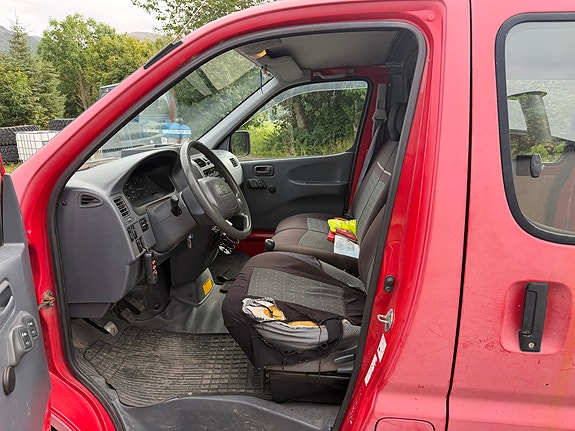 Toyota HiAce 5 of 12