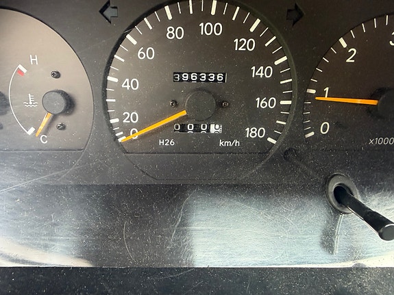 Toyota HiAce 7 of 12
