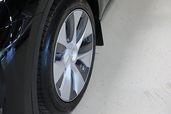 Tesla Model Y 30 of 30