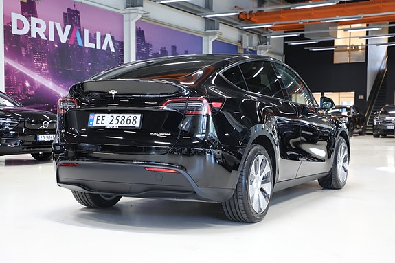 Tesla Model Y 6 of 30