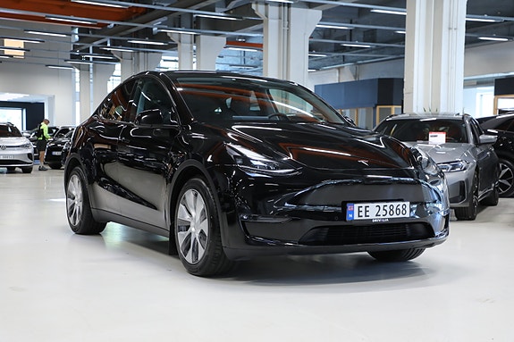 Tesla Model Y 2 of 30
