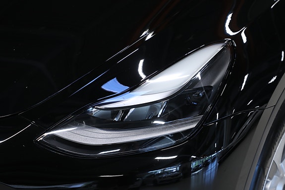 Tesla Model Y 8 of 30