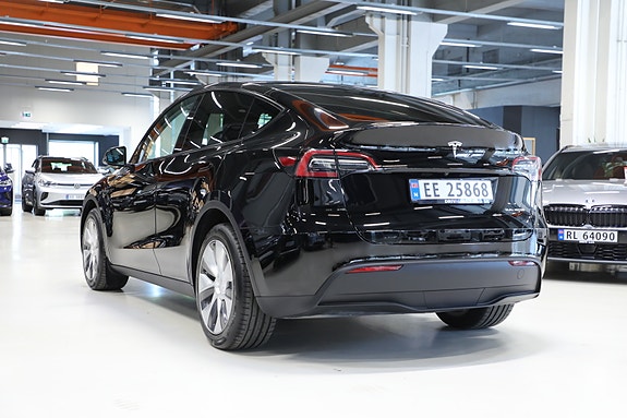 Tesla Model Y 5 of 30
