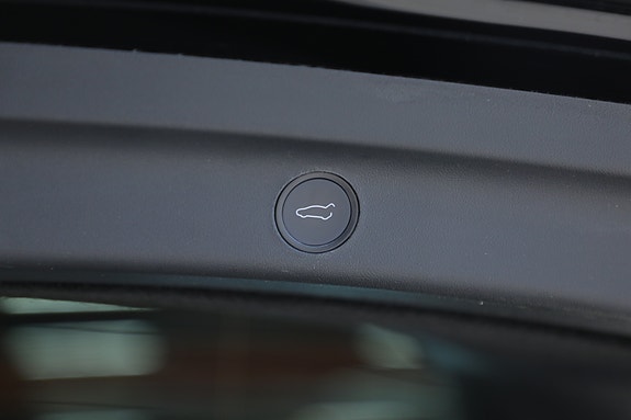 Tesla Model Y 10 of 30