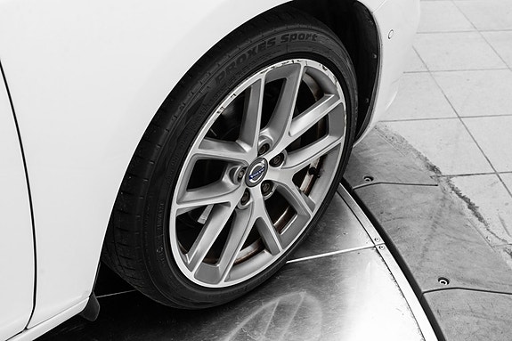 Volvo S60 9 of 24