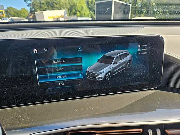 Mercedes-Benz EQC400 17 of 30
