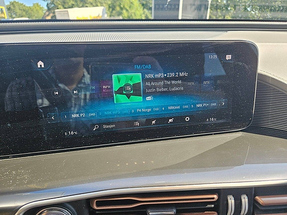 Mercedes-Benz EQC400 21 of 30