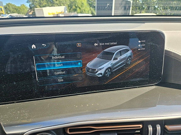 Mercedes-Benz EQC400 18 of 30
