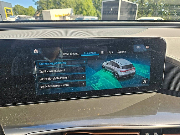 Mercedes-Benz EQC400 25 of 30