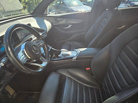 Mercedes-Benz EQC400 13 of 30