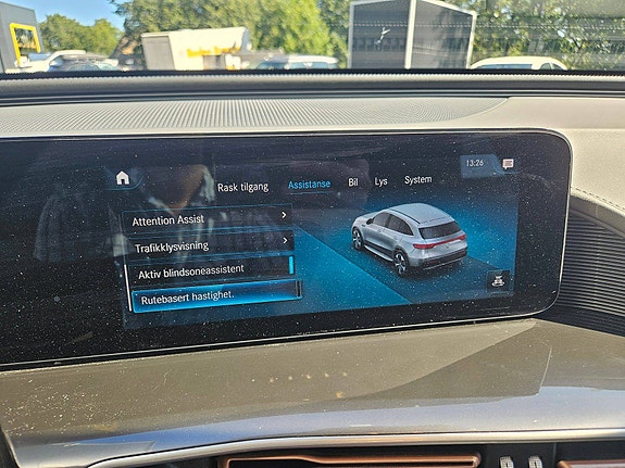 Mercedes-Benz EQC400 26 of 30
