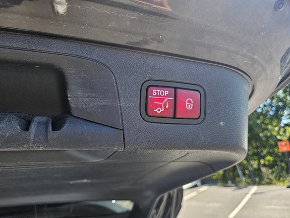 Mercedes-Benz EQC400 7 of 30