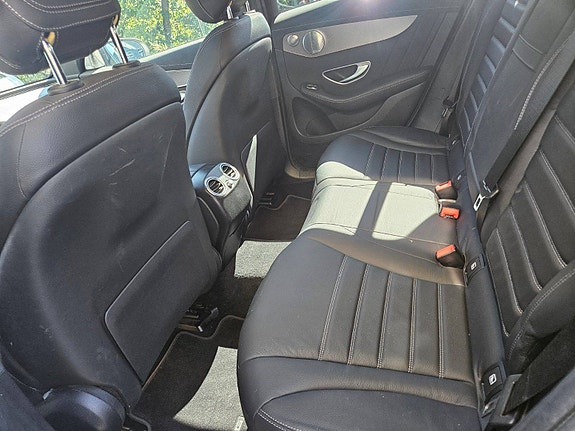 Mercedes-Benz EQC400 12 of 30