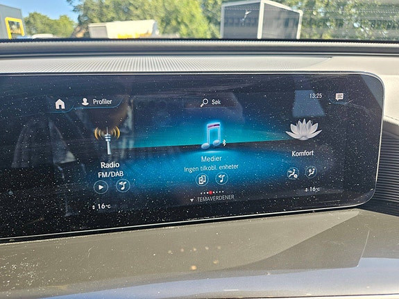 Mercedes-Benz EQC400 23 of 30