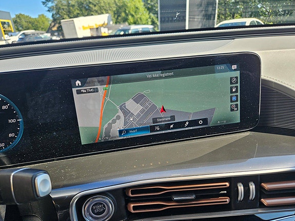 Mercedes-Benz EQC400 16 of 30