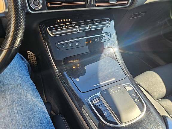 Mercedes-Benz EQC400 15 of 30
