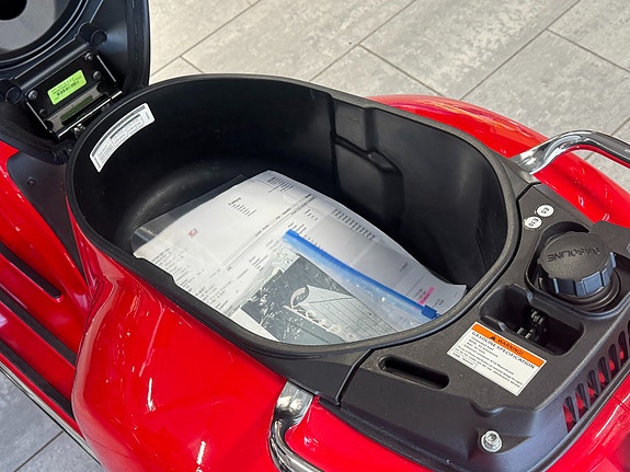 Piaggio GTS300 Super / Facelift / Keyless 14 of 17