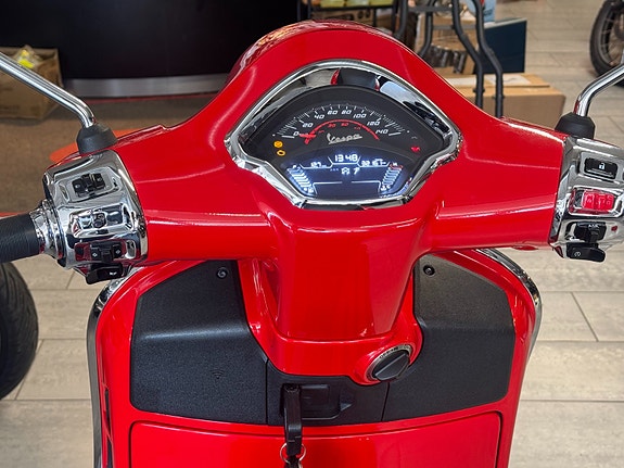 Piaggio GTS300 Super / Facelift / Keyless 10 of 17