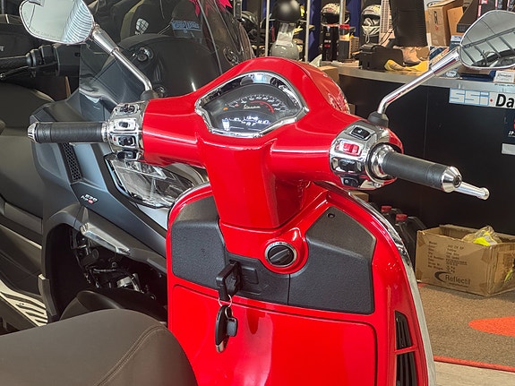 Piaggio GTS300 Super / Facelift / Keyless 7 of 17