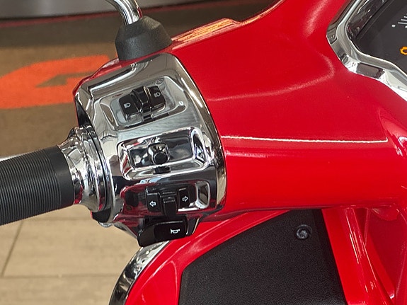 Piaggio GTS300 Super / Facelift / Keyless 11 of 17