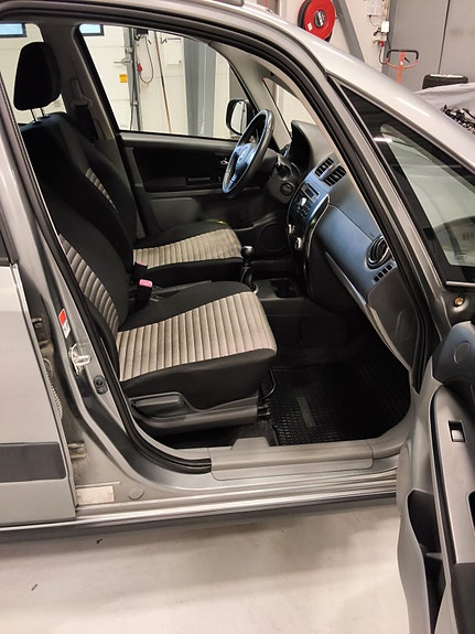 Suzuki SX4 18 of 18