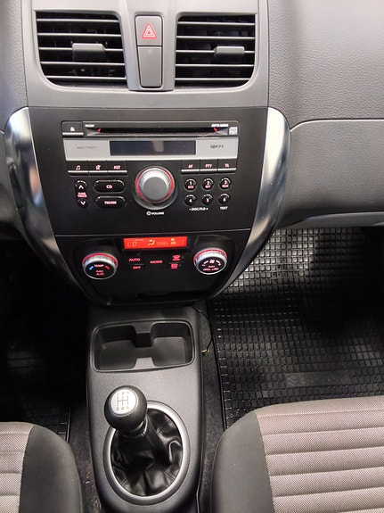 Suzuki SX4 13 of 18