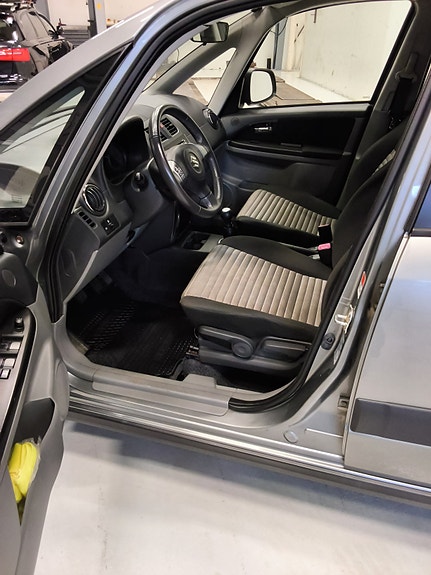 Suzuki SX4 11 of 18