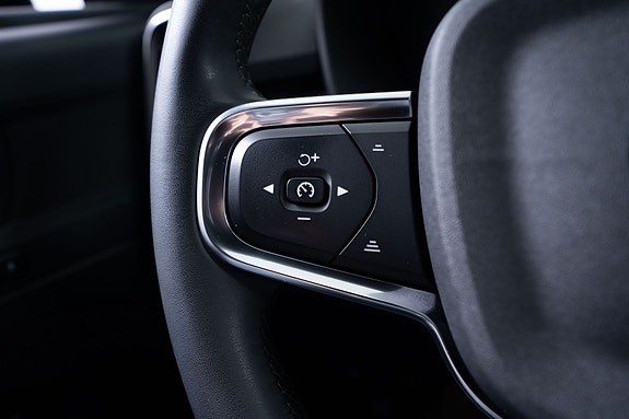 Volvo XC40 17 of 30