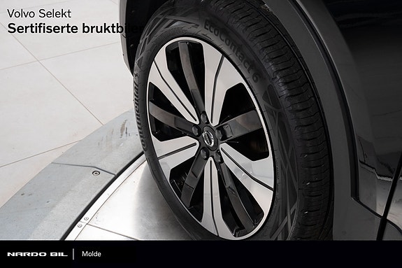 Volvo XC40 10 of 30