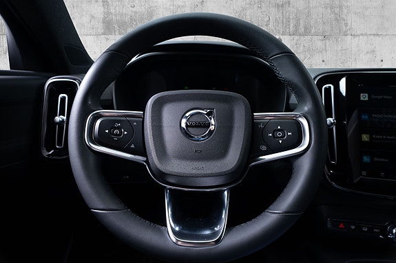 Volvo XC40 14 of 30