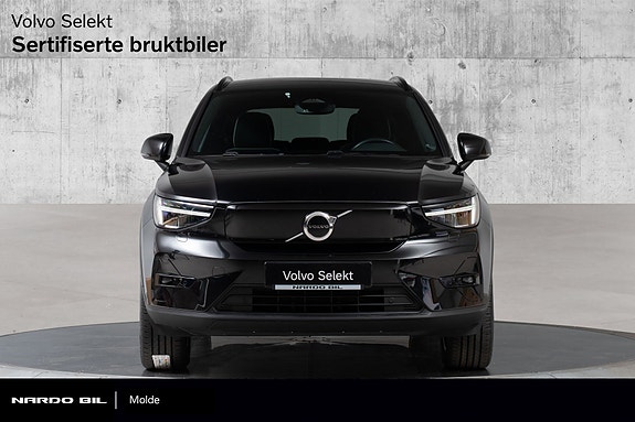 Volvo XC40 2 of 30