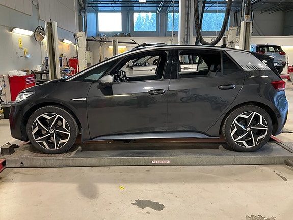 Volkswagen ID.3 2 of 15