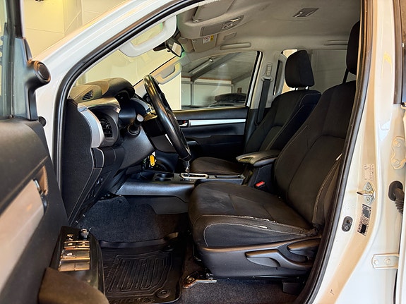 Toyota HiLux 8 of 25