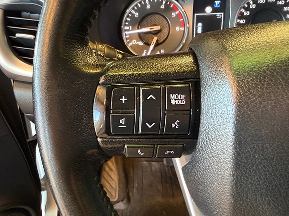 Toyota HiLux 13 of 25