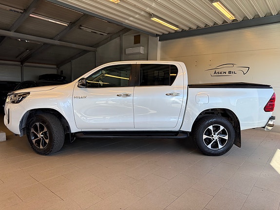 Toyota HiLux 2 of 25