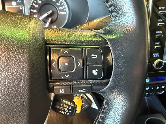 Toyota HiLux 15 of 25