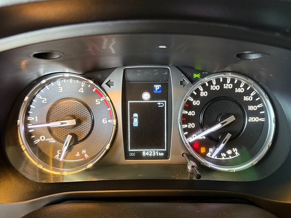 Toyota HiLux 18 of 25