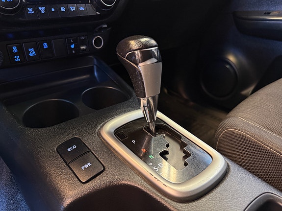 Toyota HiLux 23 of 25