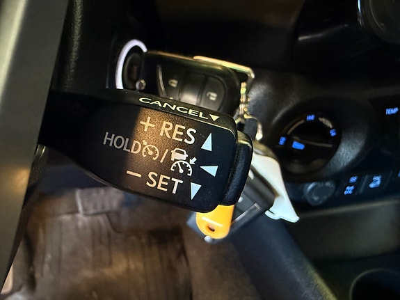 Toyota HiLux 17 of 25