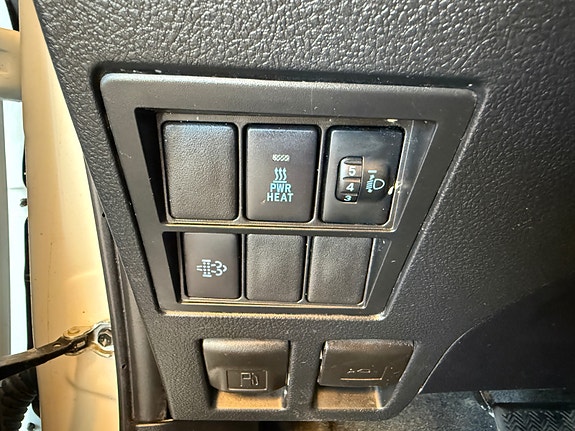 Toyota HiLux 12 of 25