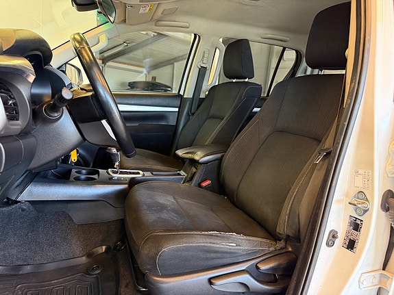 Toyota HiLux 9 of 25