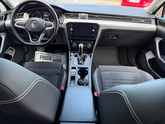 Volkswagen Passat 13 of 24